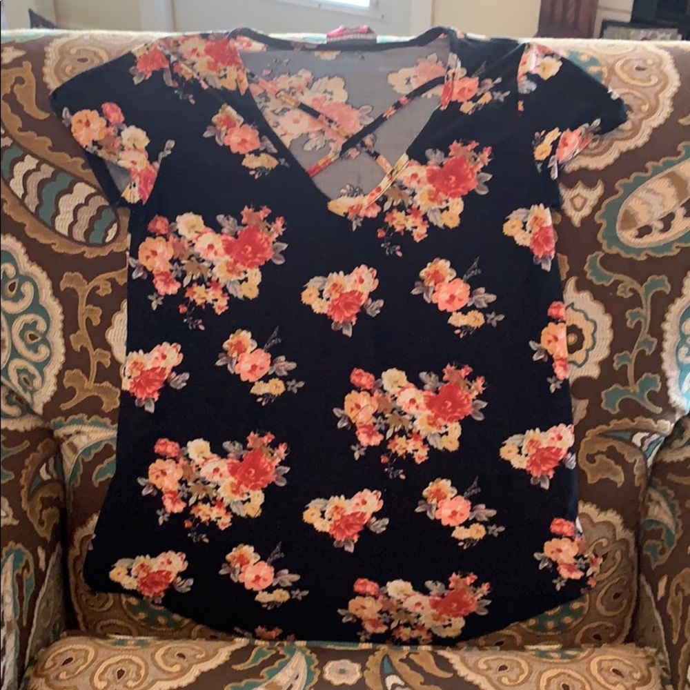 X front flower shirt